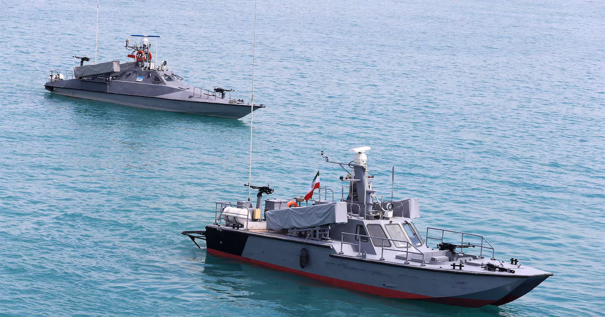 Irán reportó el cruce de 25 embarcaciones por Ormuz en 24 horas mientras continúan las negociaciones con Estados Unidos