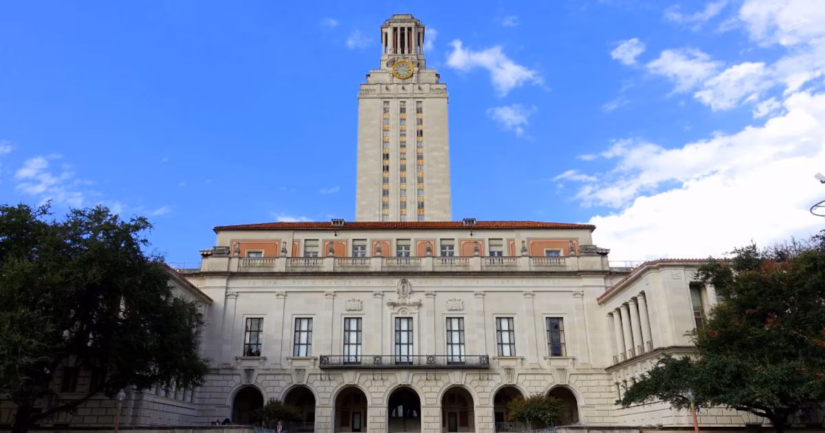 Uno de los edificios educativos más altos del mundo: la historia del Main Building
