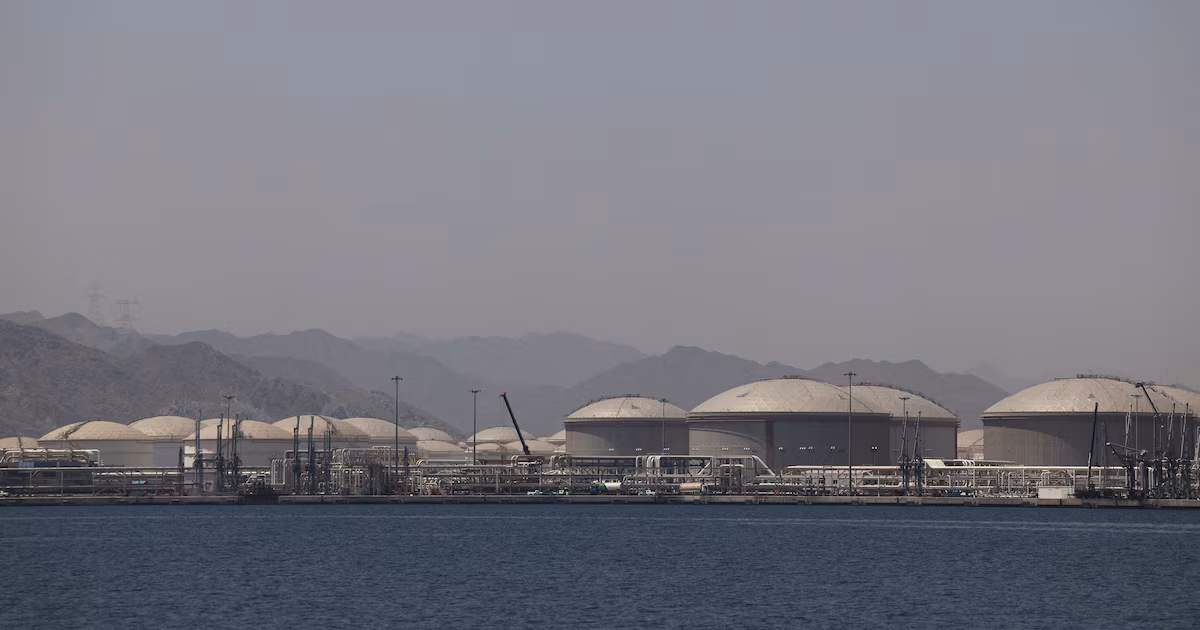 El petróleo bajó a mínimos de dos semanas ante las perspectivas de un acuerdo en Medio Oriente