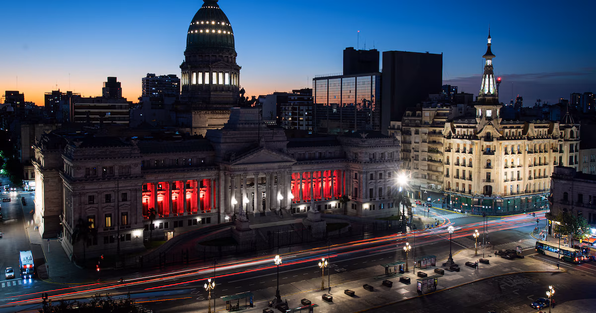 El Senado disminuye su actividad y aprovecha la semana corta para ganar tiempo y bajar tensionesUna sesión fue descartada antes del fin de semana y la misma quedaría para el 4 de junio. También un encuentro que se convocó para dictaminar iniciativas sobre el cierre de minas, desapareció al día siguiente. Los legisladores de viaje dejan poco margen para abrir el juego