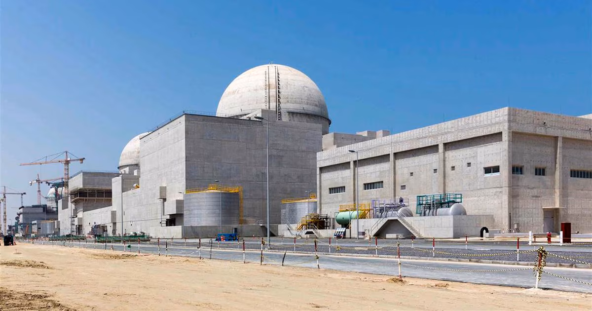 Un ataque con dron provocó un incendio en la central nuclear de Barakah, en Emiratos Árabes Unidos
