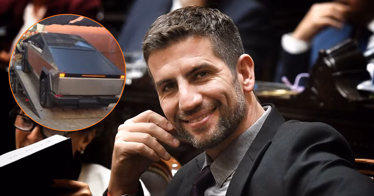 El diputado jujeño que fue al Congreso con un Tesla contó cuánto lo pagó en EEUU y los impuestos que le cobraron en ArgentinaEl legislador de La Libertad Avanza defendió en Infobae al Regreso la adquisición de la Cybertruck valuada en USD 200.000, detalló el origen de los fondos y negó cualquier irregularidad judicial vinculada a su patrimonio