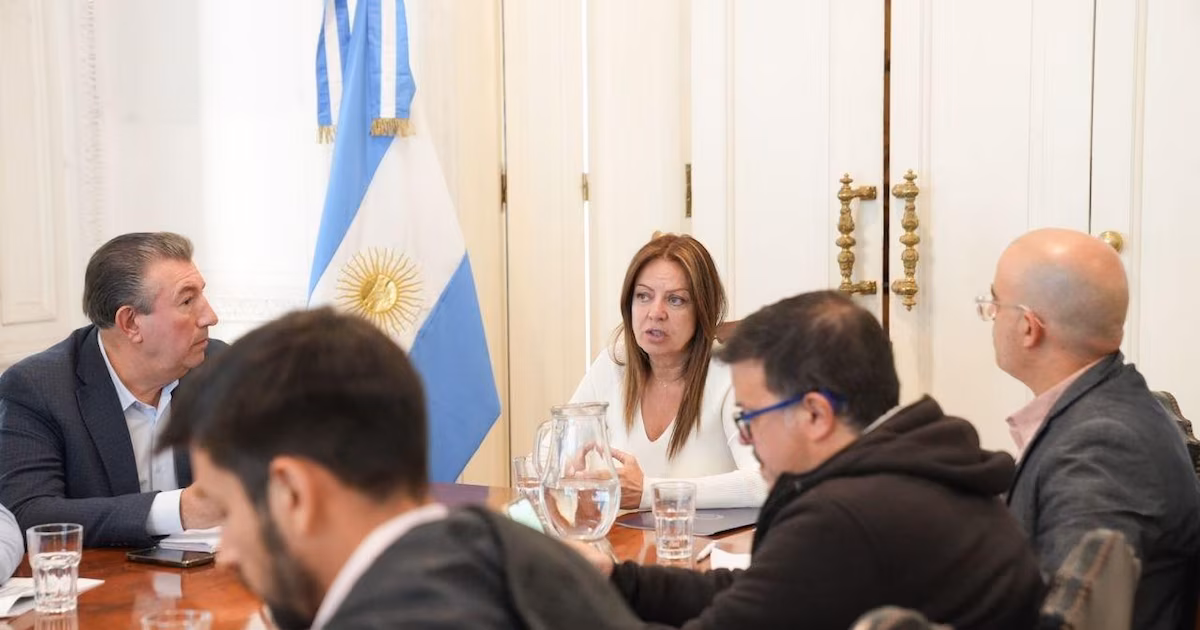 El Gobierno aseguró que se reunirá con las universidades luego de la marcha para conversar sobre los fondosEn un encuentro del que participó Infobae, el Ministerio de Capital Humano señaló que tiene en carpeta crear una comisión con los rectores de las casas de estudio que tengan hospitales, para discutir el traspaso de recursos que hasta el momento se transferían de forma discrecional. El gasto actual por egresado y el factor de los exranjeros