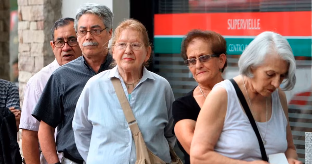 Con alta informalidad y empleos precarios, hay casi 690.000 jubilados que siguen trabajando