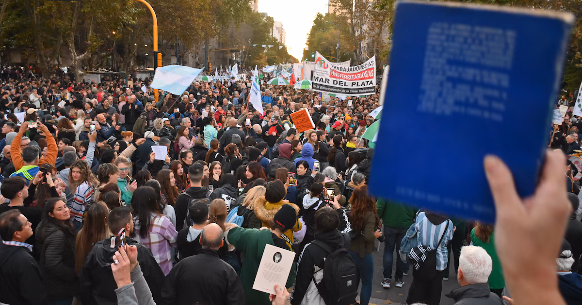 Plan de Alfabetización, universidades, becas y salarios docentes: cuáles son los recortes que el Gobierno hizo en educación horas antes de la marcha