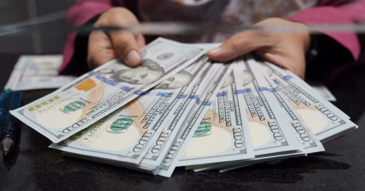 Súper peso: el dólar no detiene su caída y la moneda argentina trepa a su nivel más alto desde 2017
