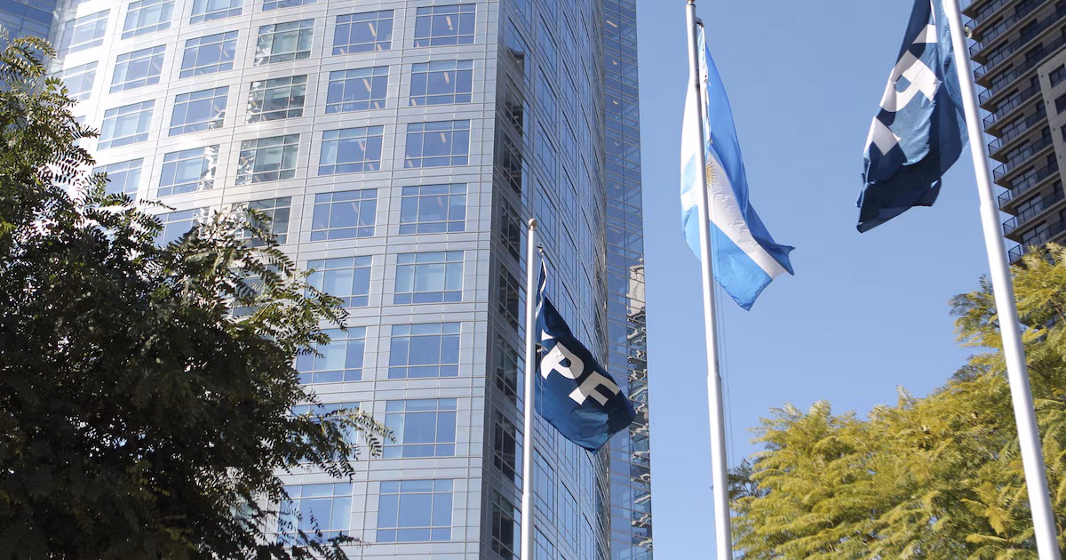 El fondo que demandó a la Argentina por la expropiación de YPF pidió a la Justicia de EEUU que revise el caso, pero admite que sus chances son “bajas”