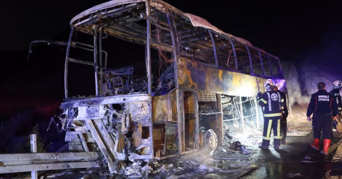 Al menos ocho muertos, entre ellos un bebé de nueve meses, y 33 heridos tras el choque e incendio de un autobús en Turquía