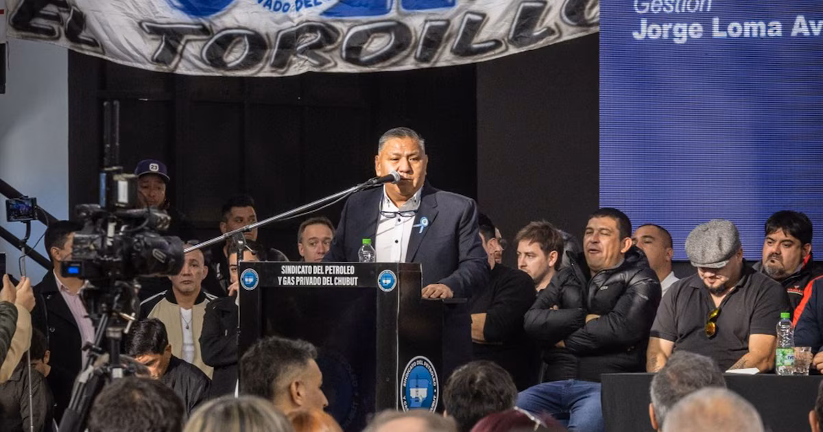 “El peor daño que tiene la economía lo genera Adorni”, dijo el sindicalista petrolero Jorge AvilaLuego de asumir su cuarto mandato al frente del gremio en Chubut, el dirigente y diputado nacional habló de los desafíos de su sector y reveló que creará un partido de extracción gremial para competir en 2027