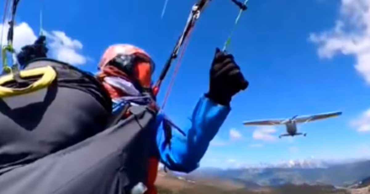 El dramático momento en que una avioneta embistió a una paracaidista en pleno vuelo sobre los Alpes austríacos