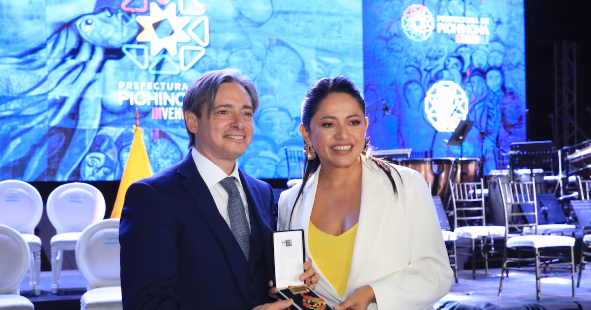 El argentino Christian Asinelli, vicepresidente de la CAF, fue premiado en Ecuador: llamó a fortalecer la integración regionalTras recibir la Medalla al Mérito Oswaldo Guayasamín por la Prefectura de Pichincha, destacó a Infobae que la coordinación entre países es clave para mejorar los bienes públicos y las capacidades estatales en América Latina
