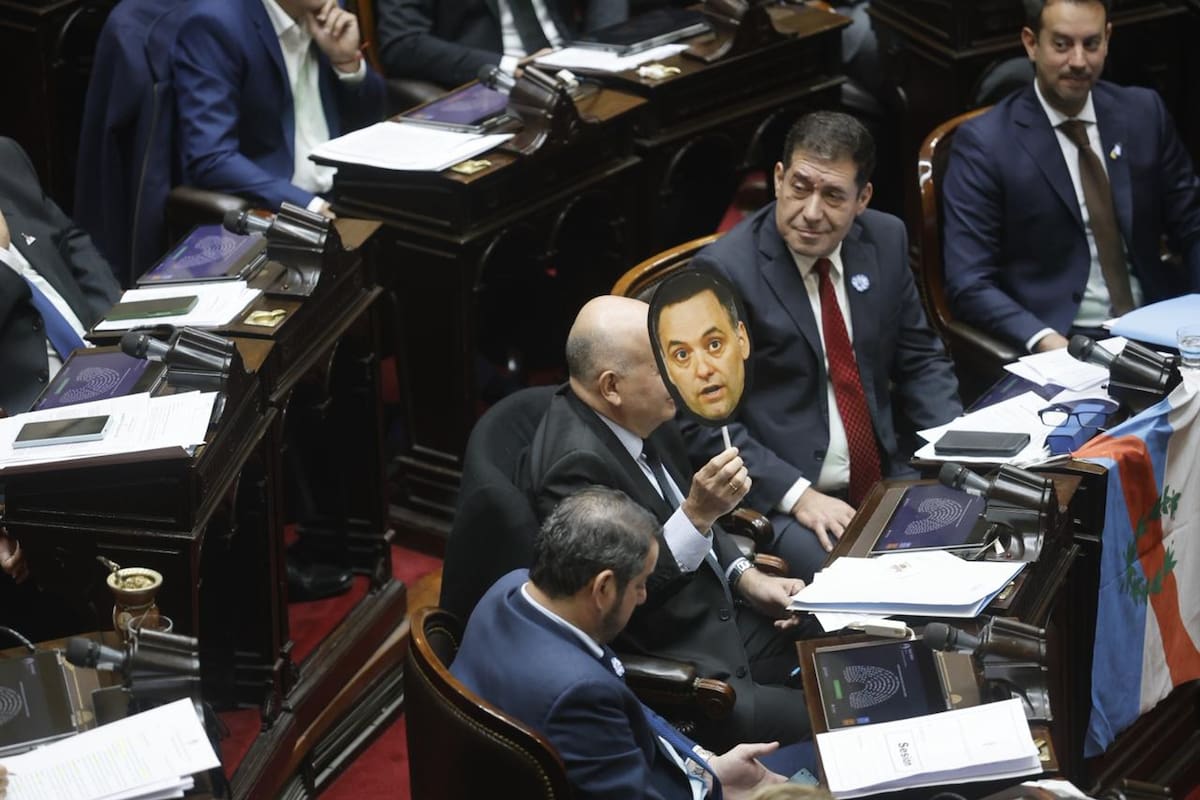 Diputados. Con apoyo de sus aliados, el Gobierno bloqueó el intento opositor para avanzar con la interpelación a Adorni