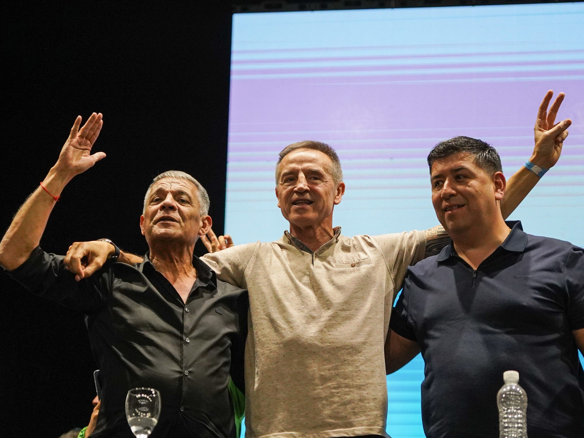 Fuego cruzado entre un triunviro de la CGT y Máximo Kirchner: pases de factura por Cristina y la falta de “coraje” contra Milei