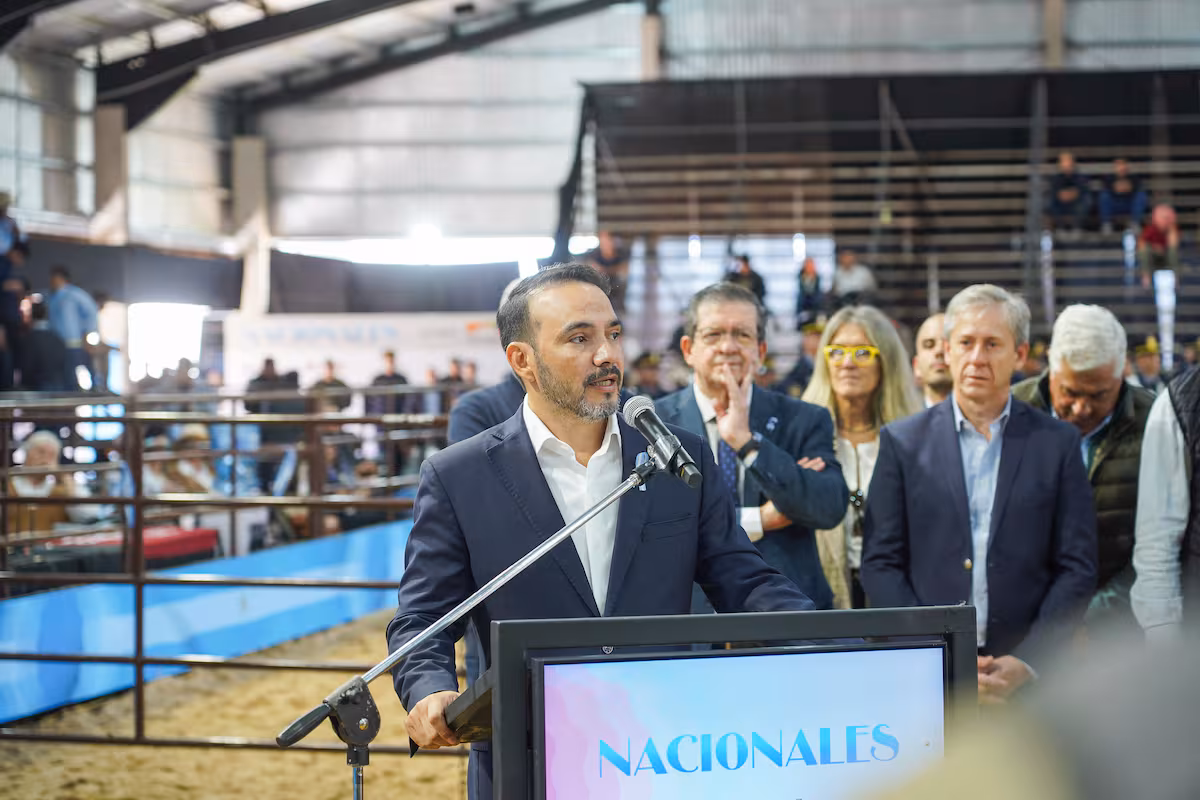 El gobernador de Corrientes llamó a invertir en ganadería en la provincia y habló de un posible interesado