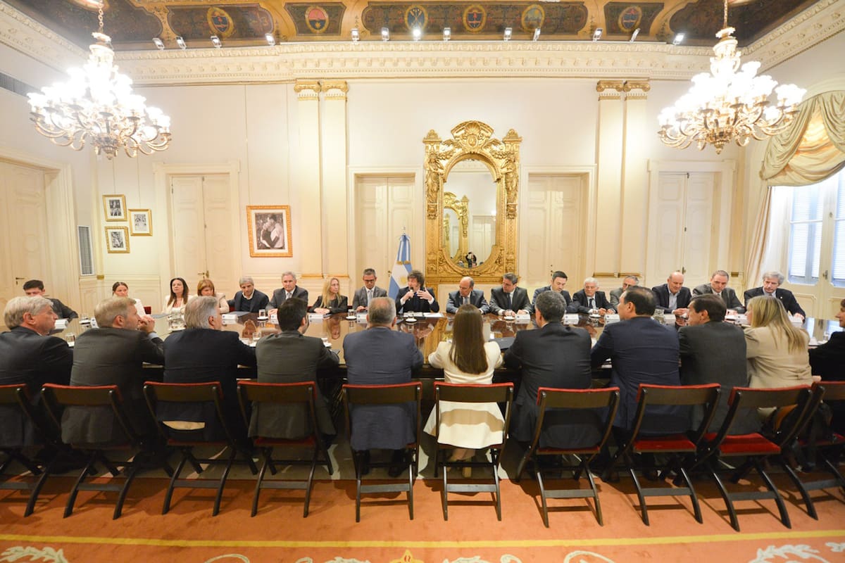 El Gobierno inició conversaciones con gobernadores y analiza convocar un nuevo consenso fiscal