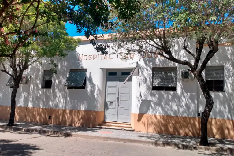 Violento episodio en Diamante: un hombre armado irrumpió en un hospital para amenazar a un empleado