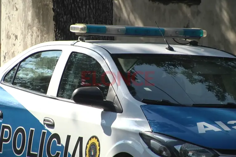 Empleado de una farmacia forcejeó con un ladrón y evitó un robo en Paraná