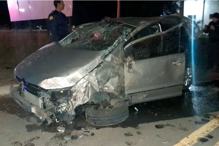 Impresionante vuelco en acceso a Paraná por Ruta 12: un hombre está en terapia intensiva