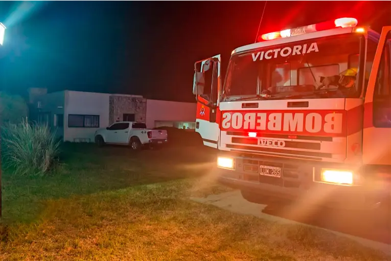 Derivaron a Rosario a un bebé afectado por la inhalación de monóxido tras incendio en Victoria