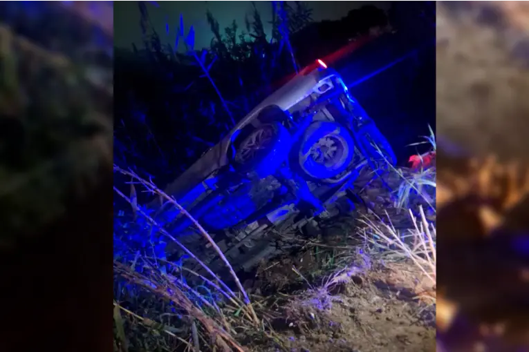 Volcó una camioneta en Paraná: el conductor adujo que “mordió” la banquina