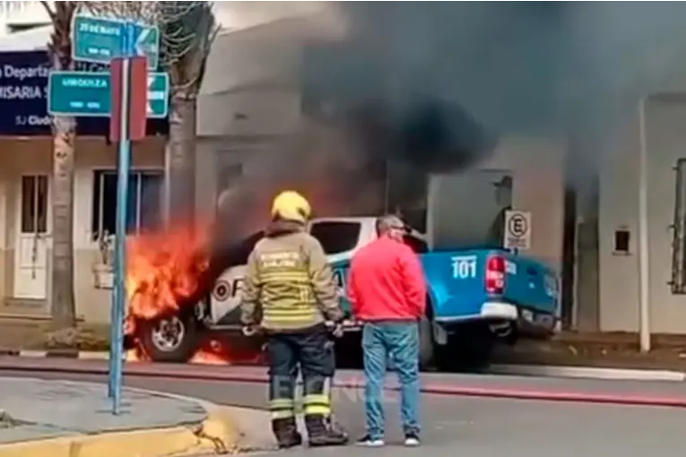 Tras allanamientos en San José, detuvieron al acusado de incendiar un patrullero