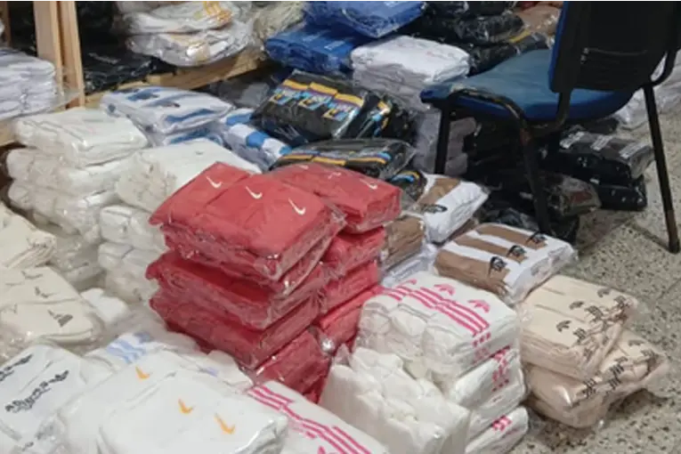 Allanaron fábricas ilegales y encontraron más de dos millones de medias falsas