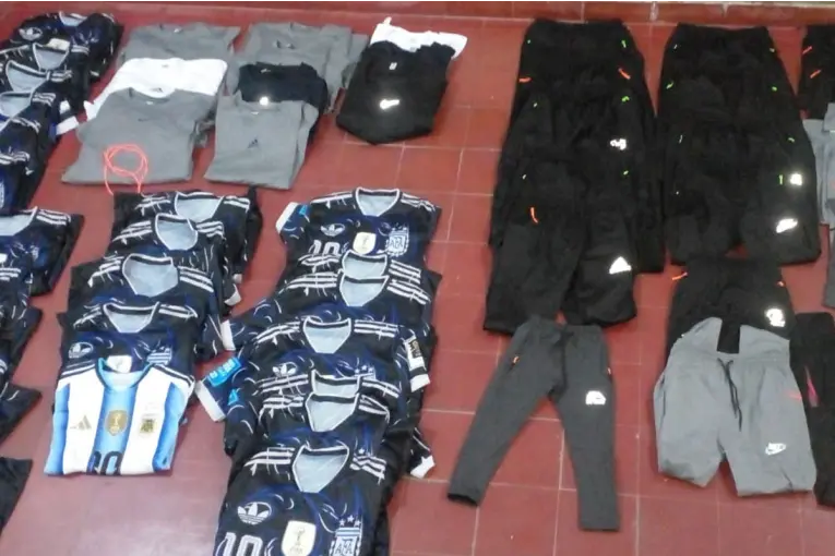 Robó ropa y remeras de la Selección en Santa Elena, pero una vecina lo delató y terminó detenido
