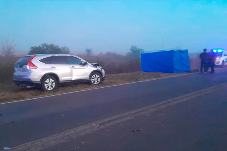 Fatal accidente en Ruta Provincial 32: camioneta chocó a hombre que pedía ayuda tras despiste