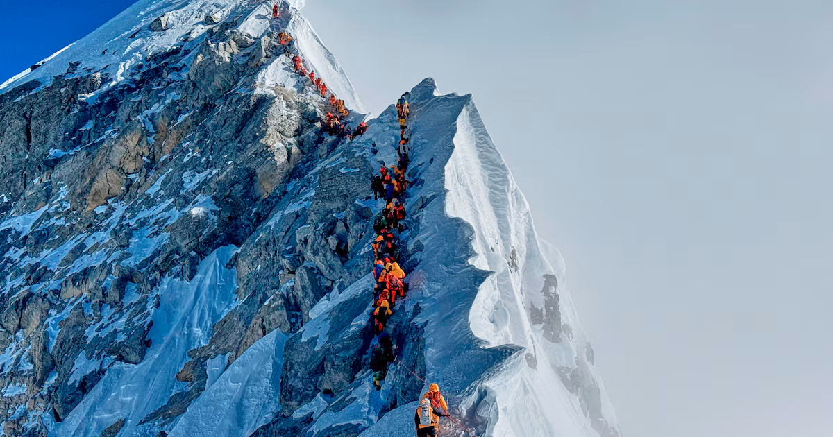 Qué le pasa al cerebro, los pulmones y el cuerpo en la zona de la muerte del EverestPor encima de los 8.000 metros, el organismo entra en un límite fisiológico donde el riesgo de colapso aumenta y las opciones de rescate son muy reducidas