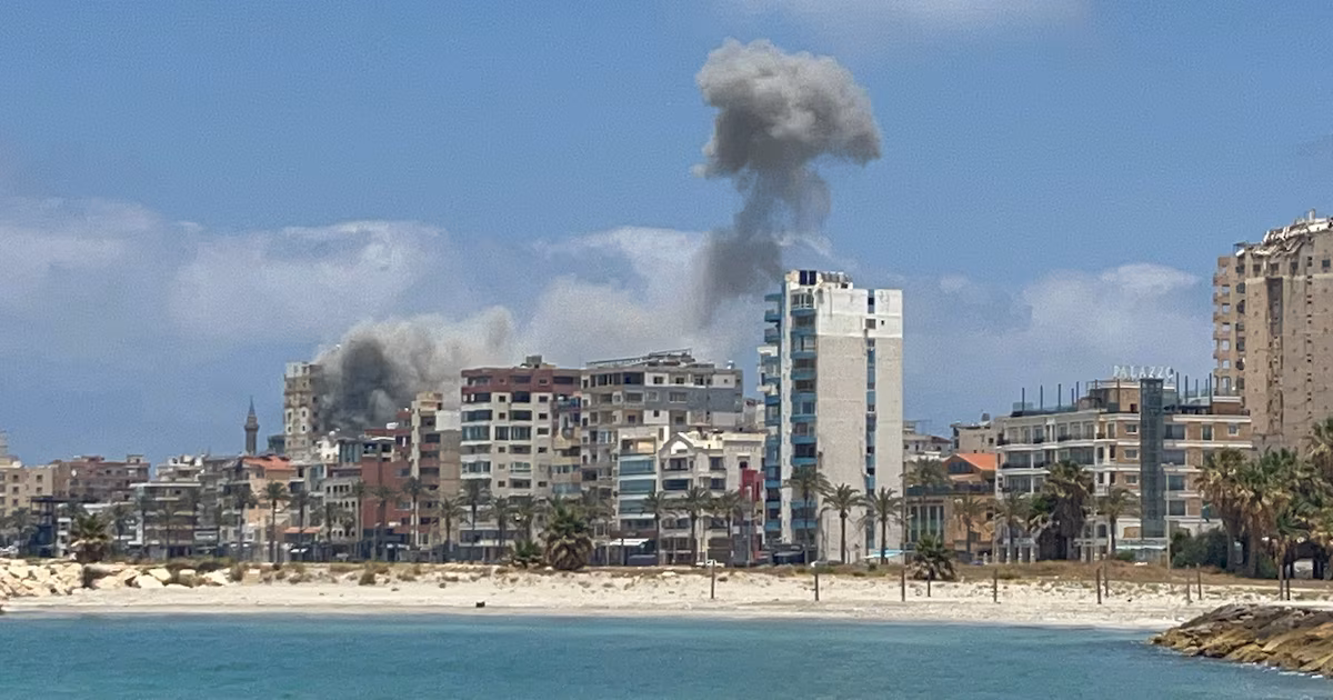 El Ejército israelí destruyó seis infraestructuras utilizadas por los terroristas de Hezbollah en el sur de LíbanoLas fuerzas áreas y terrestres de Israel lanzaron una nueva ofensiva contra edificios controlados por el grupo chiita en el sur de Líbano después de emitir órdenes de evacuación en varios puntos de la localidad