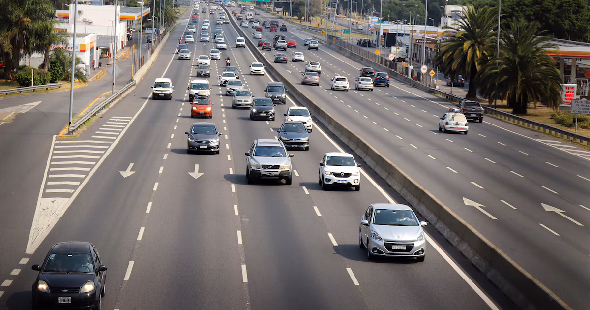 Ya se pueden denunciar por WhatsApp  conductas peligrosas al volante: cómo funciona el sistema