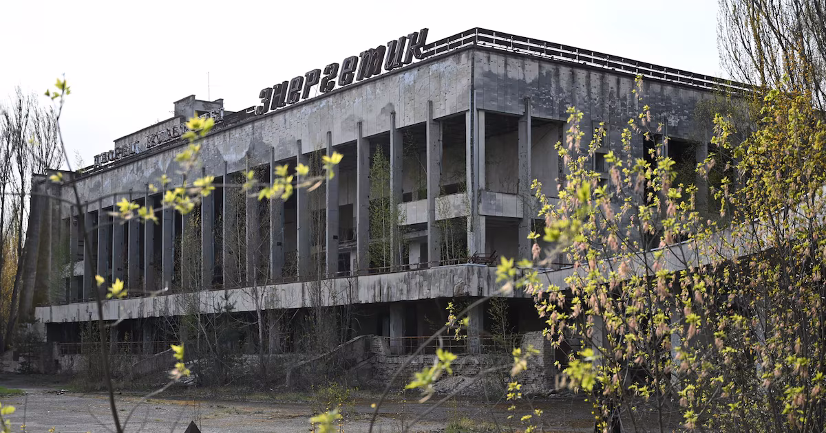 Rusia atacó con un dron el depósito de combustible nuclear de Chernobyl y la OIEA expresó su preocupaciónUn proyectil Shahed impactó esta madrugada en las inmediaciones del Centro de Almacenamiento de Combustible Nuclear Gastado. No hay fugas radiactivas, pero el organismo internacional calificó el incidente de “sumamente preocupante” y anunció una inspección