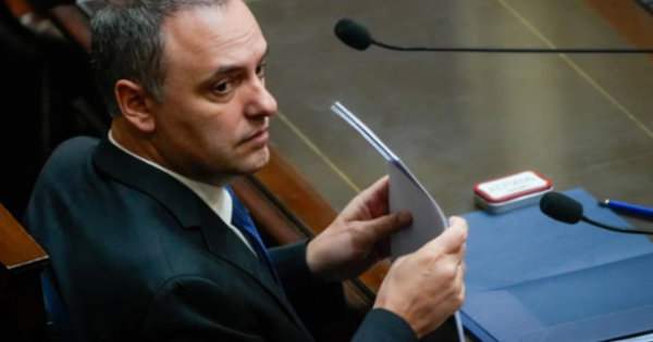 MENSAJE Adorni aclaró que está dispueto a ir el 2 de julio al Senado por su informe de gestión