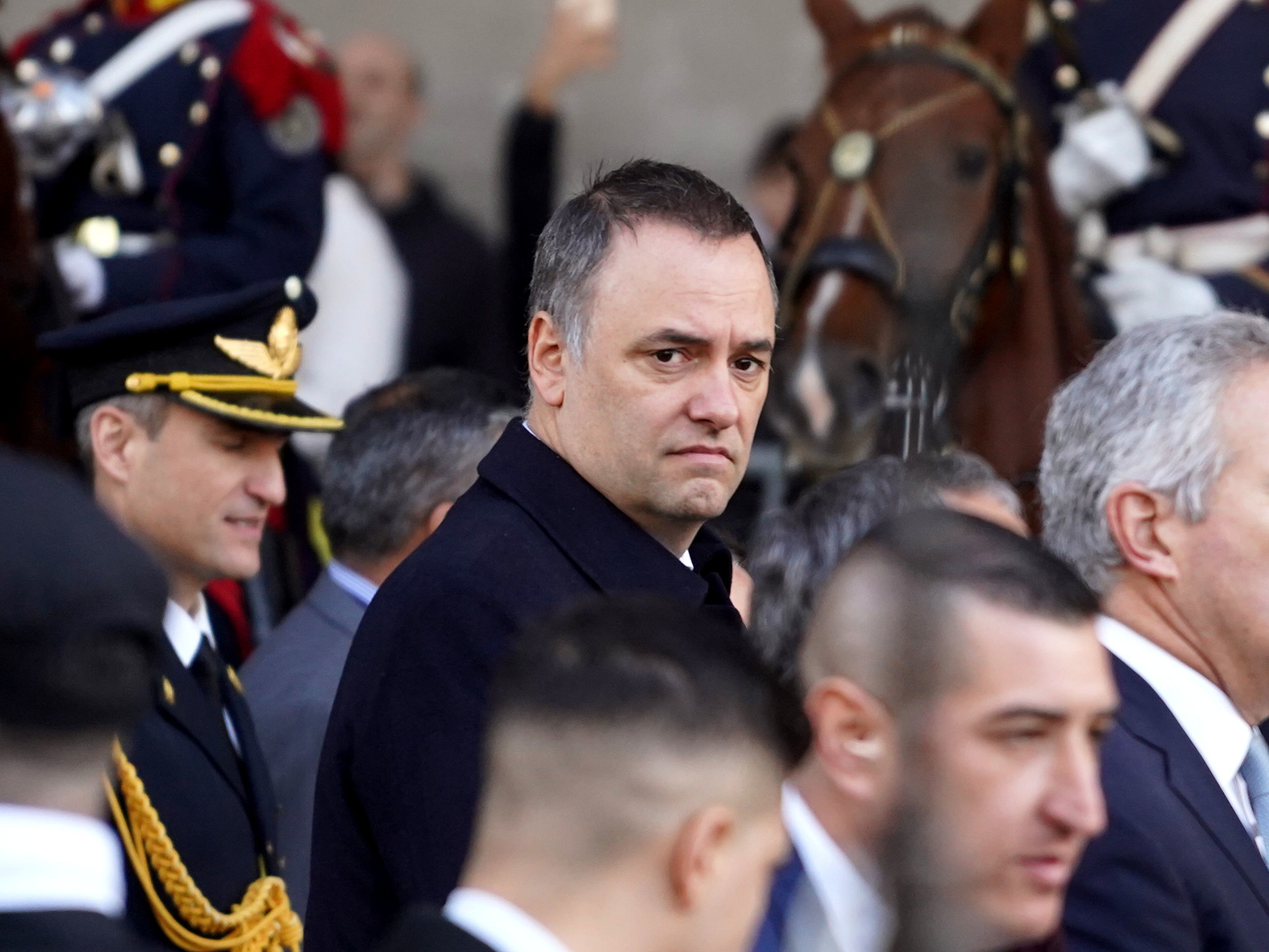 Manuel Adorni en su peor momento: suma una nueva denuncia penal en su contra y el PRO ya pide por su renuncia abiertamente