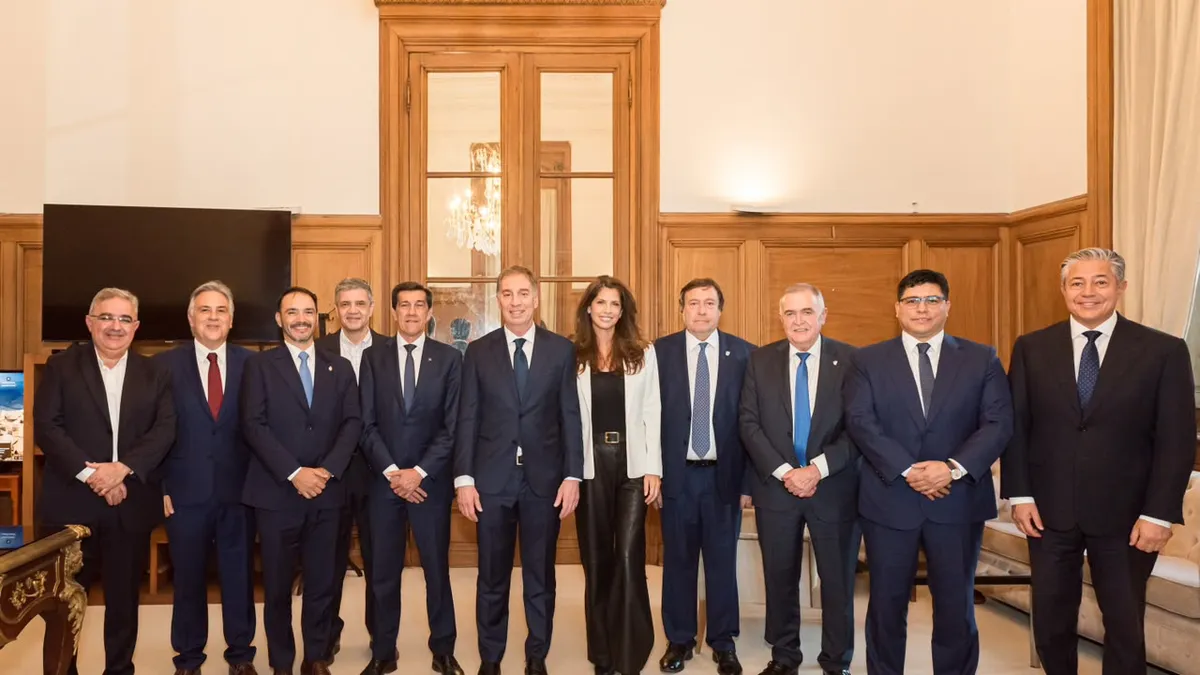 Santilli reunió a 13 gobernadores en la previa de su jura como jefe de Gabinete