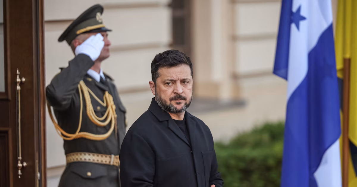Zelensky devolvió la distinción Orden del Águila Blanca a Polonia y reiteró su disposición al diálogoEl presidente de Ucrania anunció que restituyó el reconocimiento en respuesta a la decisión de Karol Nawrocki, su homólogo polaco, quien le quitó la condecoración tras la decisión de Kiev de nombrar a una unidad militar como “Héroes de la UPA”
