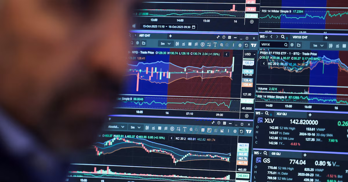 Los índices de Wall Street cerraron mixtos: el Nasdaq y el S&amp;P 500 ceden por las tecnológicasLa sesión terminó con retrocesos en el mercado amplio y en la bolsa de valores enfocada en crecimiento, mientras el promedio industrial subió levemente tras conocerse datos de precios y movimientos en semiconductores