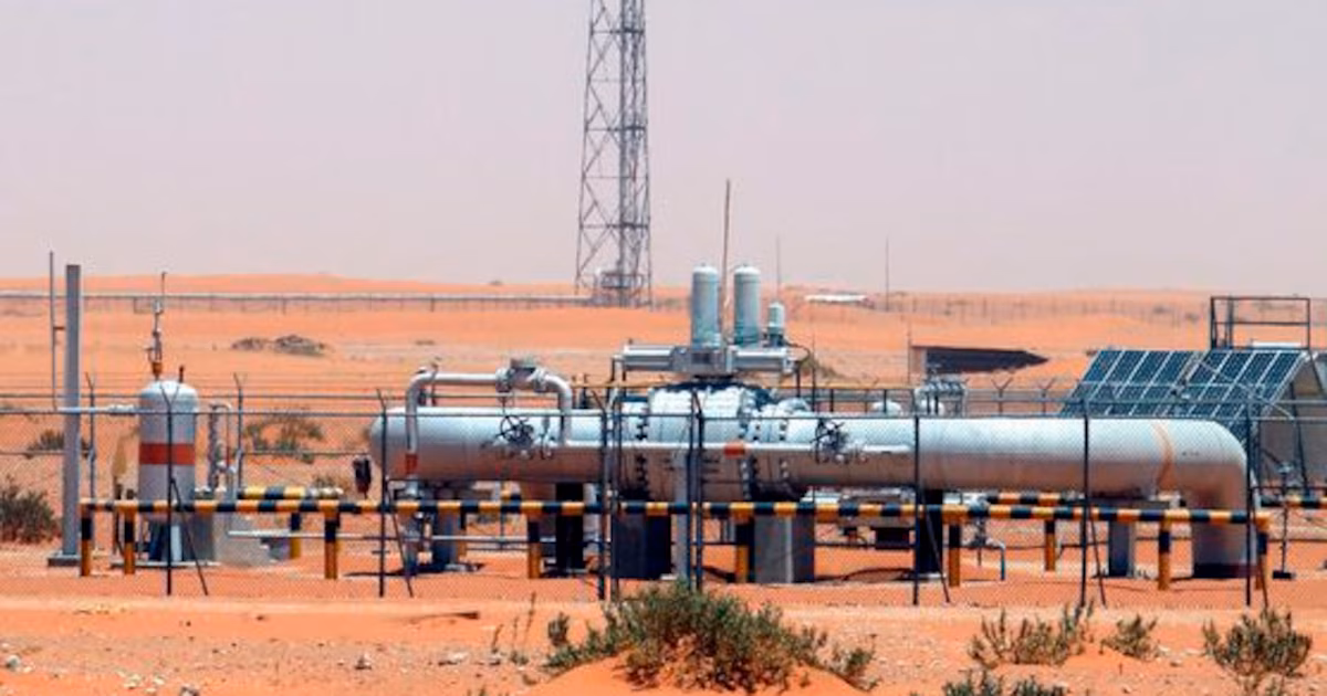 El precio del petróleo subió casi dos dólares tras el intercambio de ataques entre Estados Unidos a IránLa cotización avanzó después de que el mandatario estadounidense anunciara nuevos ataques y de que un informe oficial mostrara una fuerte baja de existencias en Estados Unidos, en medio del bloqueo del estrecho de Ormuz