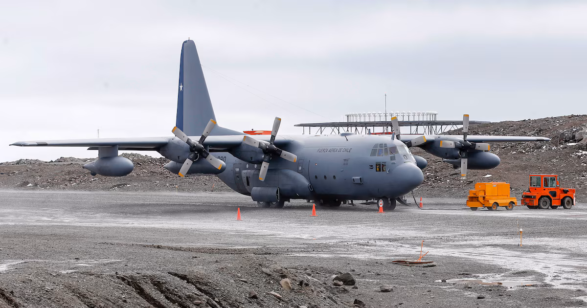 Chile define el futuro de su Fuerza Aérea: qué aviones compiten para reemplazar a los históricos HérculesLa licitación abierta por el gobierno chileno enfrenta a fabricantes de Brasil y Estados Unidos en la mayor compra de transporte militar de la región, con impacto en la industria argentina y proyección estratégica para las próximas décadas