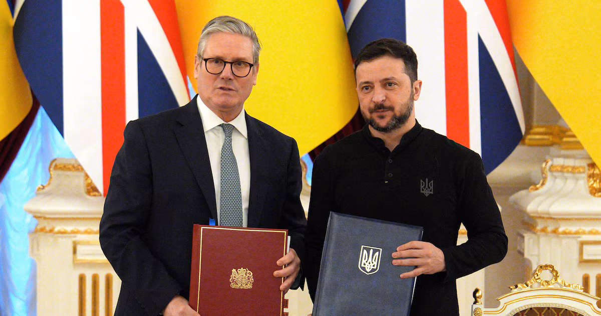 En medio de los ataques masivos rusos, Reino Unido suministrará uranio enriquecido a Ucrania para asegurar sus centrales nuclearesAdemás de esta medida, el primer ministro británico, Keir Starmer, anunció que su Gobierno impondrá nuevas sanciones contra Rusia y afirmó: “Estamos intensificando nuestras medidas al cortar los ingresos que alimentan la guerra de Putin y apoyar a Ucrania durante los inviernos que se avecinan”