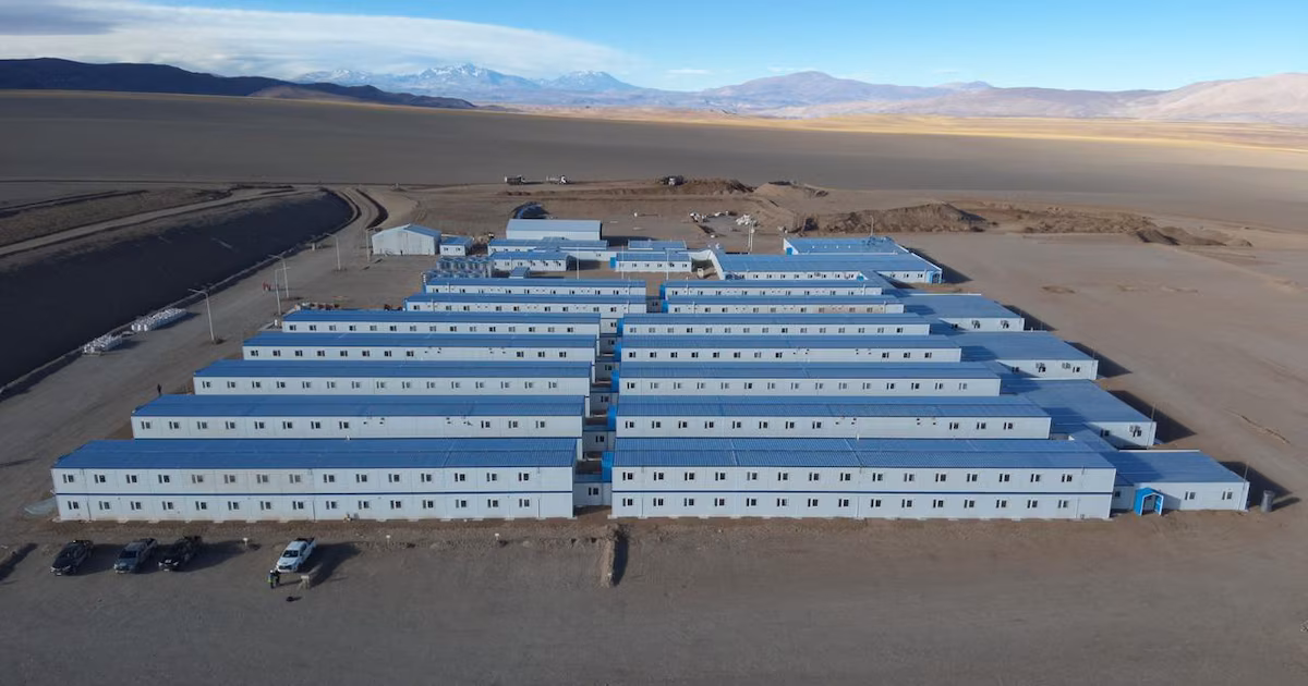 Polémica por un megaproyecto minero que importará una ciudad para 5.000 trabajadores directamente de China: quejas de la industria