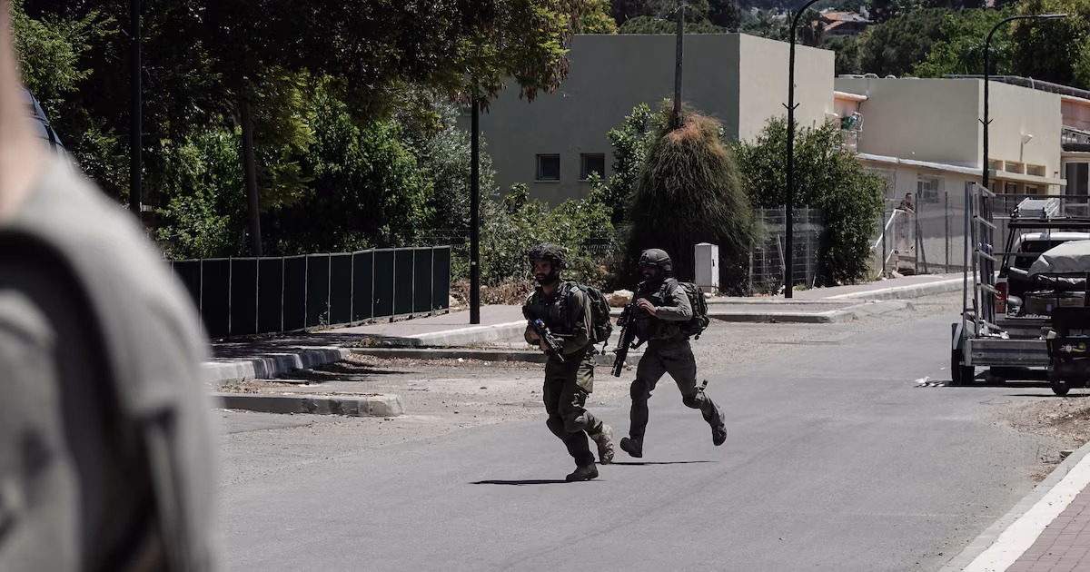 Israel reafirmó mantendrá sus operaciones y la denominada “zona de seguridad” en el sur de Líbano pese a las exigencias de IránEl primer ministro israelí, Benjamin Netanyahu, el ministro de Defensa, Israel Katz, y el jefe del Estado Mayor, Eyal Zamir, aseguraron que las Fuerzas de Defensa de Israel “continuarán actuando con determinación para neutralizar las amenazas contra nuestros soldados y ciudadanos y desmantelar la infraestructura terrorista”