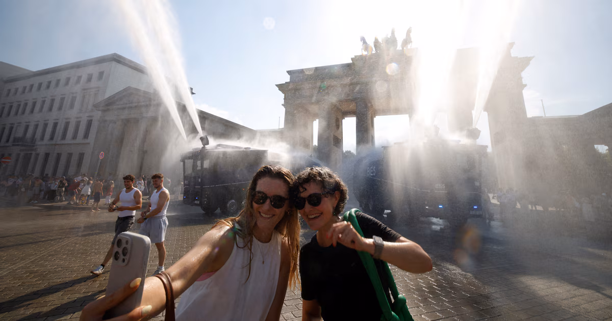 Ola de calor en Europa: Alemania, Dinamarca, República Checa y Suiza rompieron récords históricos de temperaturaExpertos señalan que la ola de calor se debe a un “bloqueo Omega”, un fenómeno que retiene aire caliente sobre la región e impide que entre aire fresco