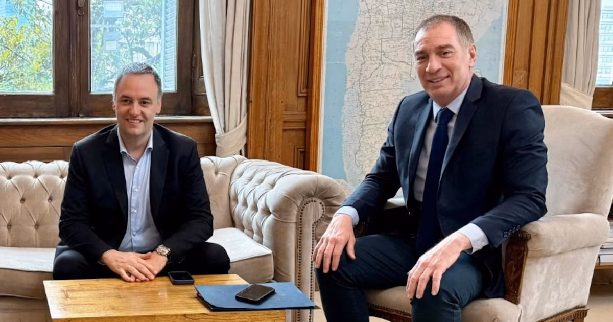 El Gobierno activó el traspaso en la jefatura de Gabinete: cuándo será la cumbre entre Santilli y Adorni