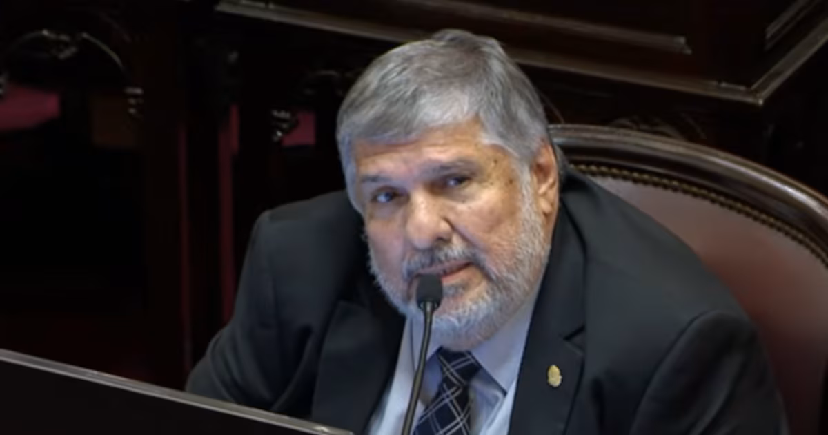 En el peronismo advirtieron por una maniobra del oficialismo para blindar a Manuel Adorni en el Senado