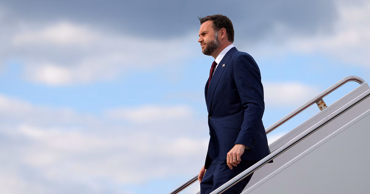 Suiza aplazó las conversaciones entre Estados Unidos e Irán para implementar el acuerdo que puso fin a la guerra en Medio OrienteEl anuncio de Berna se produjo después de que la Casa Blanca informara que el vicepresidente estadounidense, JD Vance, canceló el viaje previsto para reunirse con negociadores iraníes debido a dificultades logísticas vinculadas a la próxima etapa de las conversaciones. La cancillería suiza no informó una nueva fecha para el encuentro