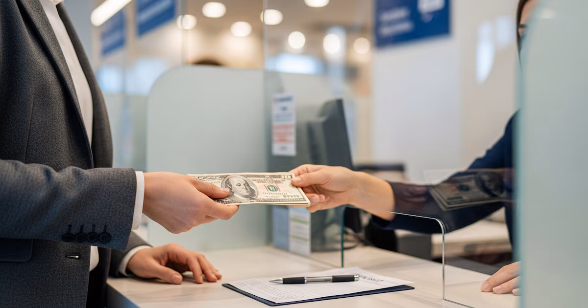 Se redujo la demanda de dólares en mayo: los argentinos compraron USD 1.800 millones en medio de la calma cambiaria