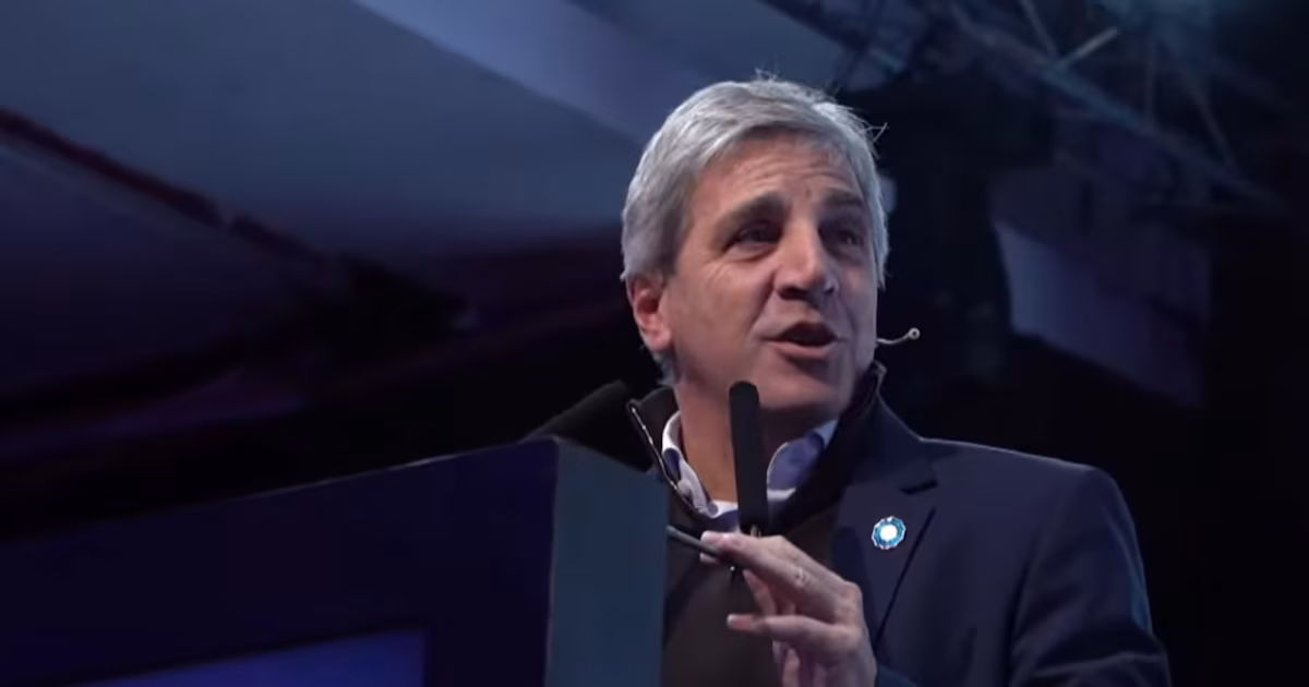 Caputo habló ante empresarios de la construcción: “Hay dólares para todos, ya no hay que pedir permiso”