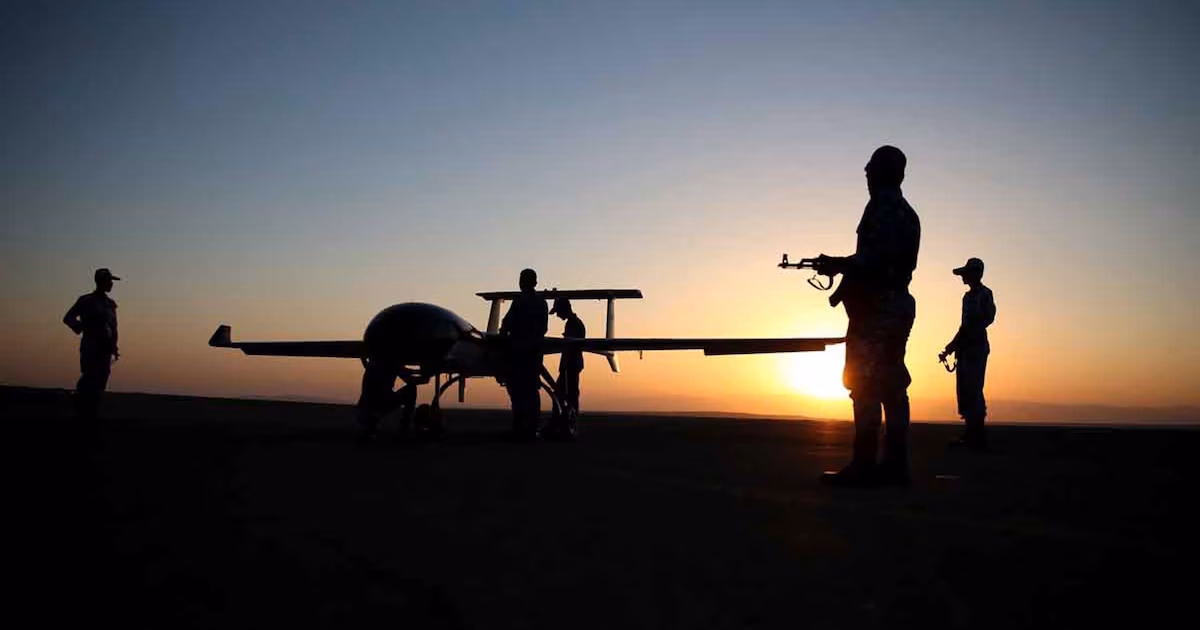La Guardia Revolucionaria iraní creó células secretas en Irak para lanzar drones contra países del GolfoEntre el 20 de abril y el 17 de mayo, tres o cuatro equipos de unos diez combatientes chiítas iraquíes operaron desde zonas desérticas cerca de Basora y Samawa, según ocho informantes consultados por Reuters