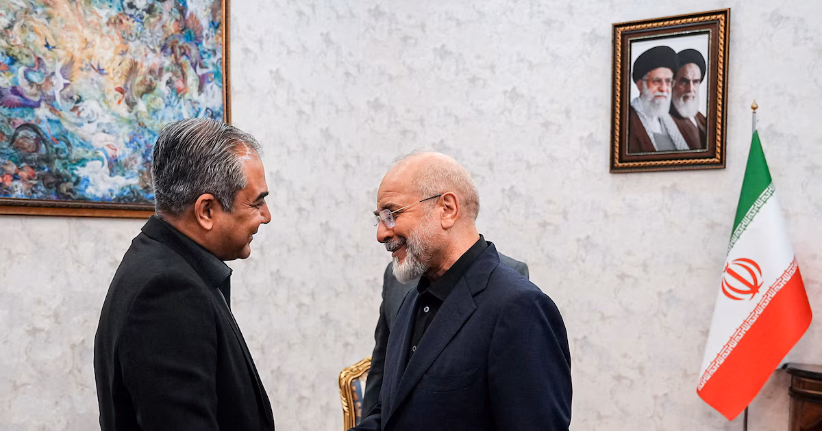 El ministro del Interior de Pakistán viajó a Irán para entregarle “un mensaje importante” al líder supremo Mojtaba KhameneiMohsin Naqvi llegó a Teherán en medio de los esfuerzos de Islamabad para que Estados Unidos e Irán alcancen un acuerdo de paz. “Espero que todo salga bien y que la guerra llegue a su fin”, afirmó